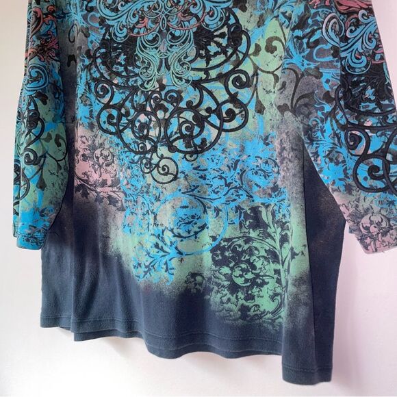 Vintage Essentials Size 1X Graphic V Neck Top Pastel Y2K Fairy Whimsical - Picture 8 of 8